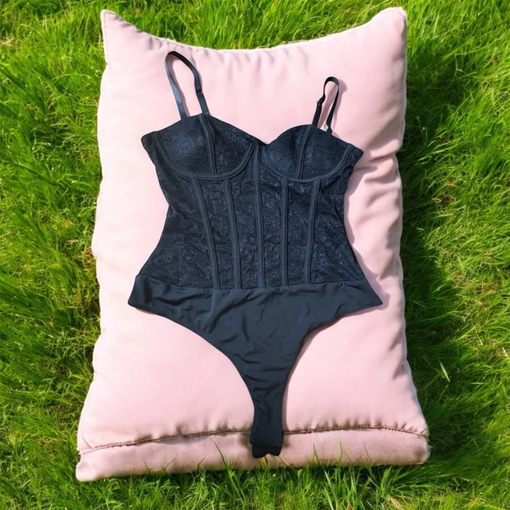 Lulu’s Elegant Black Lace Bodysuit size S - Picture 4 of 8